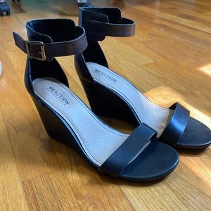 Reaction Kenneth Cole wedge heel